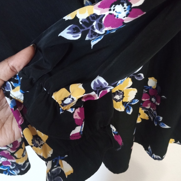 Isabel maternity by Ingrid & Isabel floral ruffle black V-neck maternity blouse - Picture 4 of 11